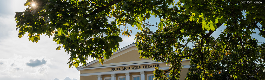 Eisenhüttenstadt Lindenallee mit Friedrich Wolf Theater