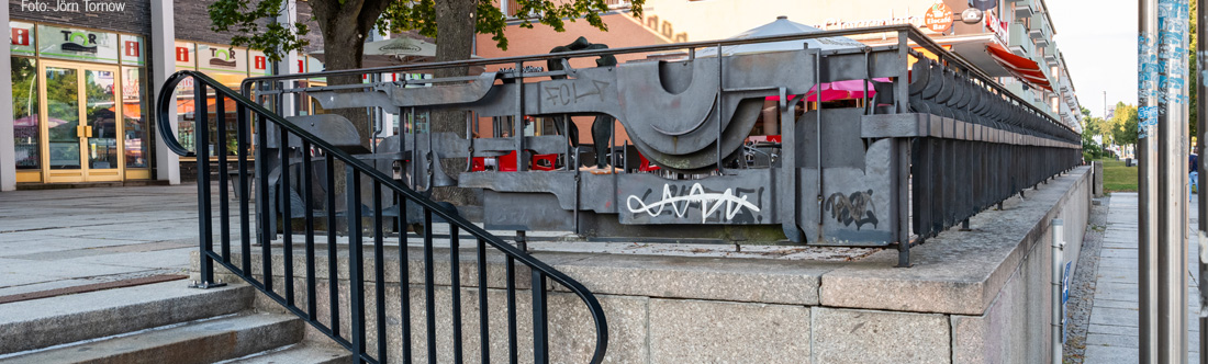 Eisenhüttenstadt Lindenallee mit Geländer